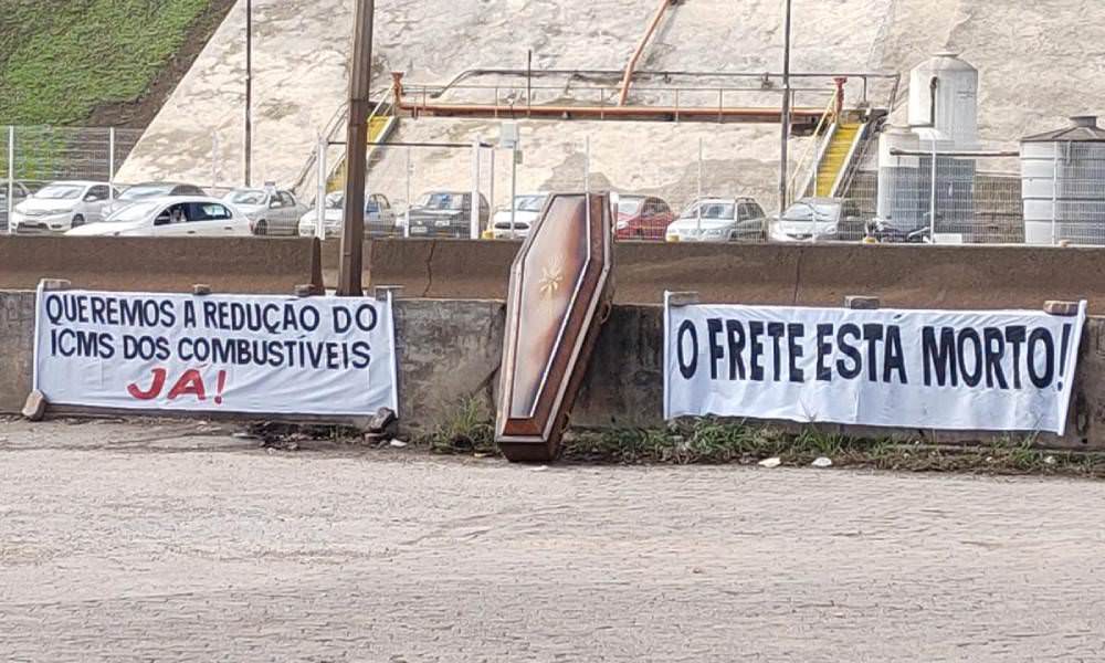 Paralisação atinge 100% dos tanqueiros em Minas Gerais e ameaça abastecimento de combustível