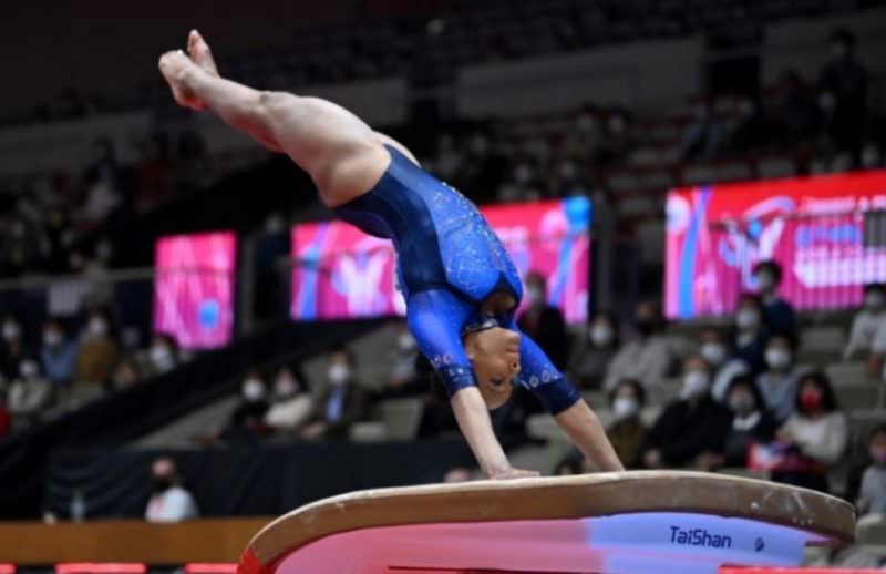 Rebeca Andrade brilha e se garante em três finais do Mundial de ginástica