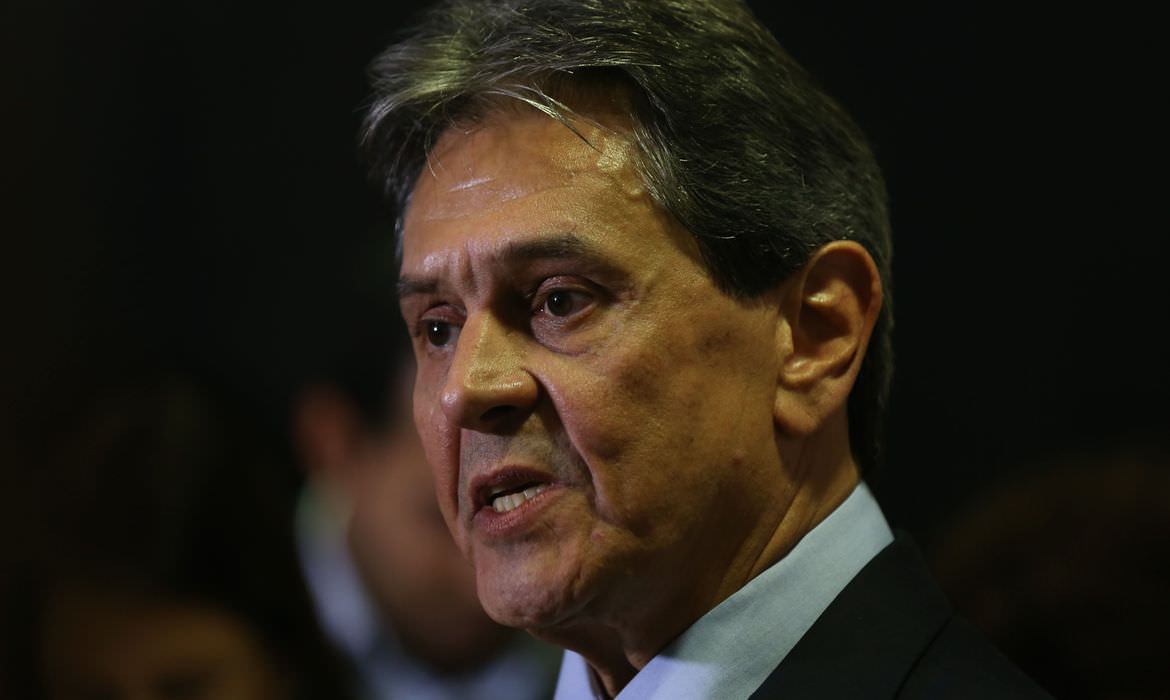 Roberto Jefferson diz que Bolsonaro se viciou nas ‘facilidades’ do dinheiro público