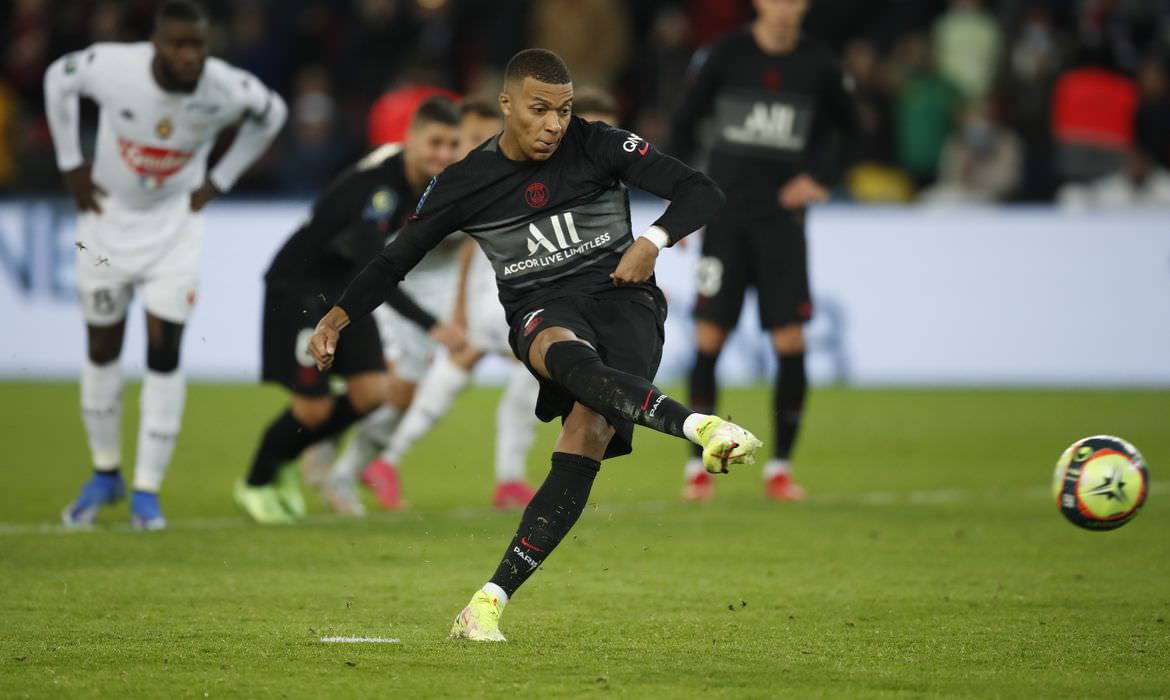 Mbappé lidera e PSG supera Angers no Campeonato Francês