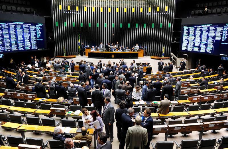 Fundo eleitoral deve ser mantido em R$ 4,96 bilhões