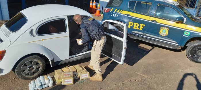 Polícia acha 41 quilos de cocaína em fusca; droga é avaliada em R$ 7 milhões