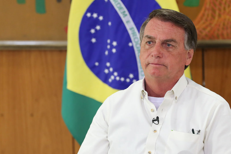 Bolsonaro ignora perguntas de apoiadores sobre reeleição: 'queria estar na praia'
