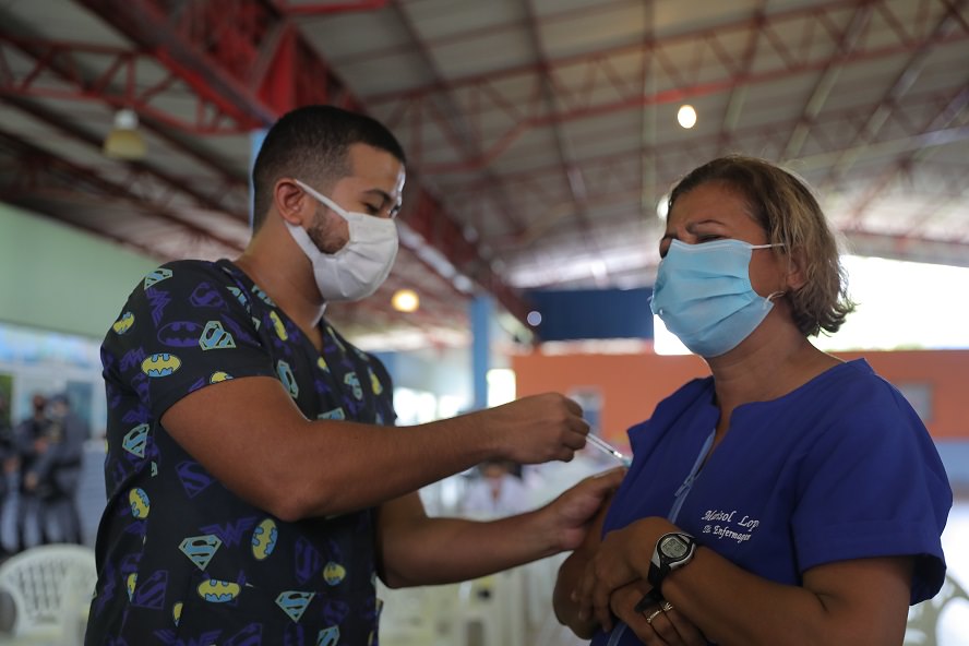 AM já aplicou mais de 4,6 milhões de doses de vacina contra covid-19