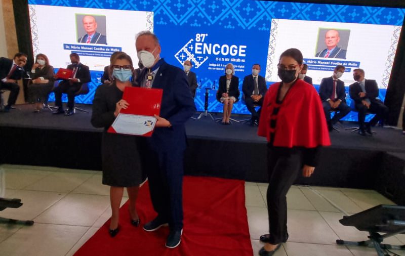 Presidente do TCE-AM recebe medalha em evento nacional de Corregedores no Maranhão