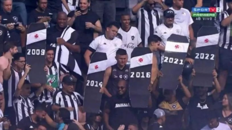 Vasco é atropelado pelo Vitória e permanece na Série B em 2022