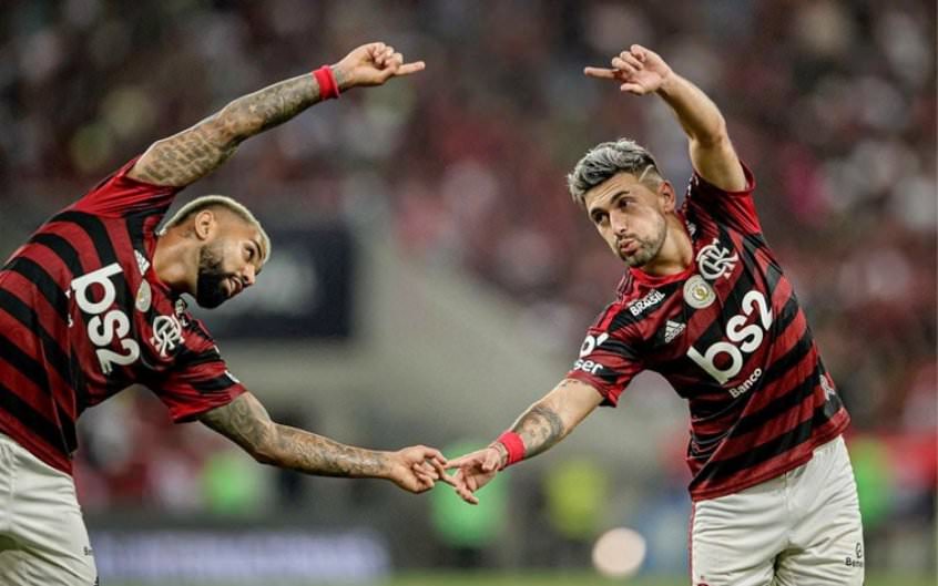 Flamengo passeia no Morumbi e goleia São Paulo por 4 a 0
