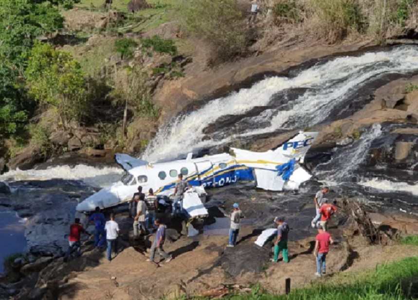 Empresa de avião que caiu com Marília Mendonça possui irregularidades