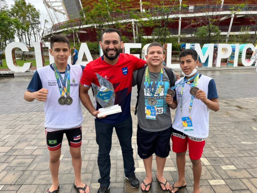 Equipe masculina de wrestling é campeã no Rio de Janeiro