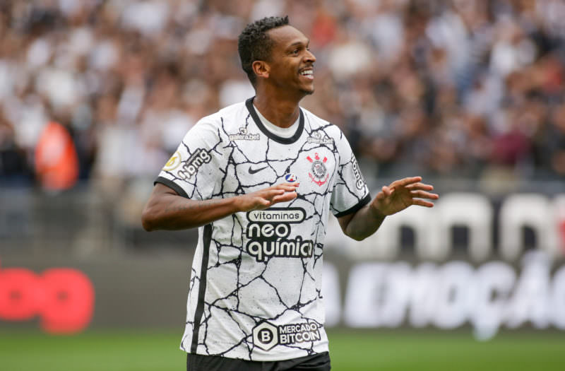 Corinthians joga bem, bate Santos e entra no G-4 pela primeira vez no Brasileirão
