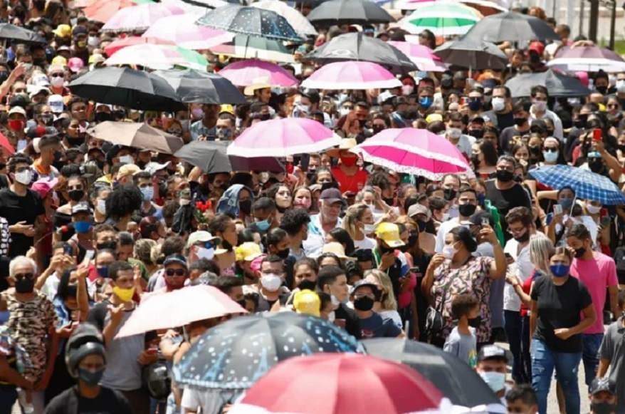 Multidão se despede de Marília Mendonça em Goiânia