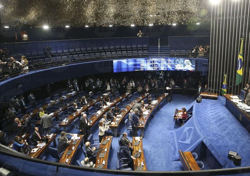 Comissão do Senado aprova PEC dos Precatórios por 16 votos a 10