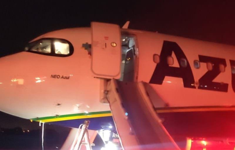 Avião da Azul que saiu de Manaus para Recife retorna após turbina pegar fogo