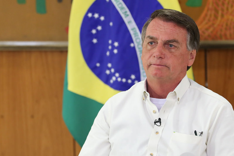 Bolsonaro ignora perguntas de apoiadores sobre reeleição: 'queria estar na praia'