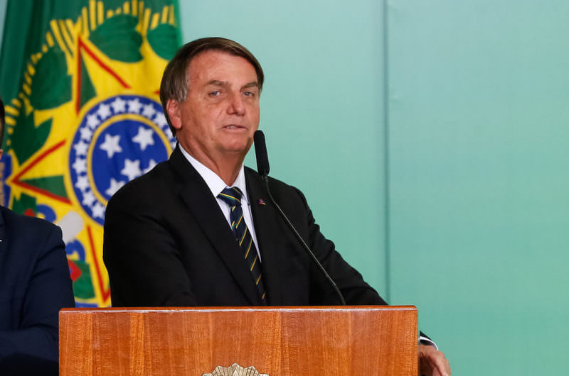 Bolsonaro sanciona lei que institui auxílio-gás; saiba quem vai receber