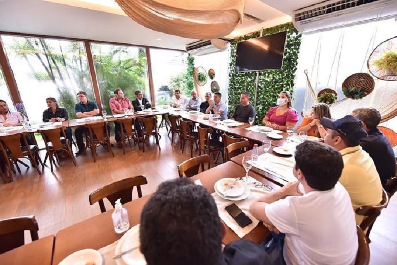 'Prato do dia': David se reúne em restaurante com prefeitos do AM para falar de eleições