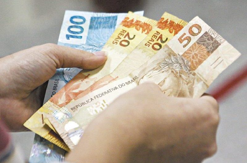 Novo salário mínimo de R$ 1.212 entra em vigor a partir deste sábado