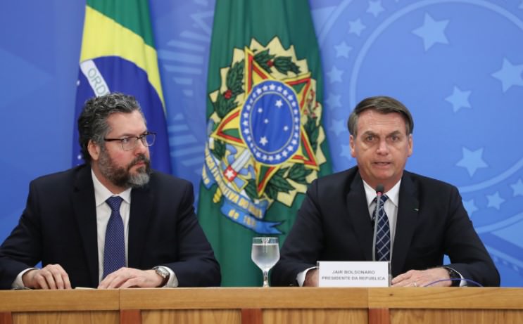 Ex-ministro critica Bolsonaro por buscar novos aliados: 'virou base do centrão'