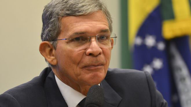 'Petrobras não é única responsável pelo preço da gasolina', reclama presidente da estatal