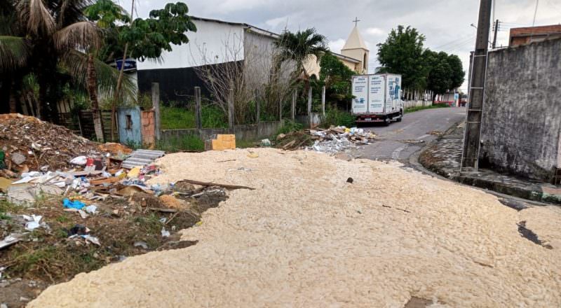 Obra da Prefeitura de Manaus vira lixão irregular e tira o sossego de moradores