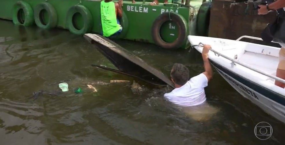 Susto: veja momento em que Luciano Huck afunda em canoa no Pará