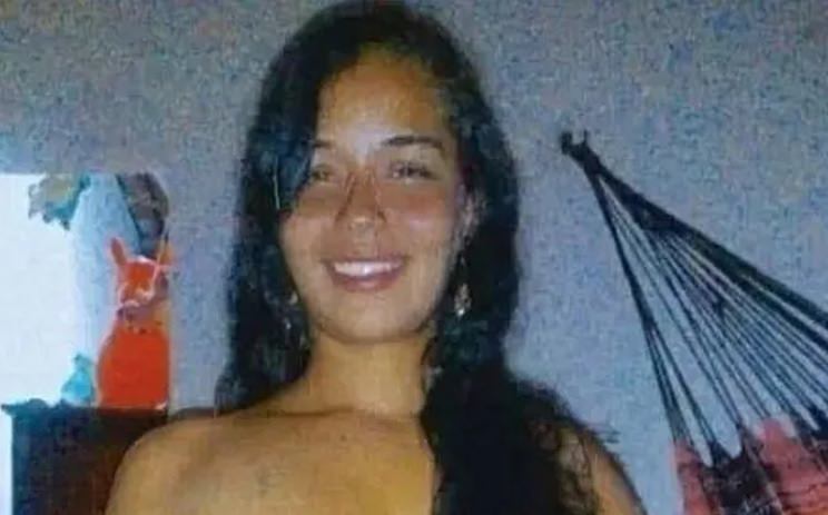 Jovem é morta enquanto amamentava a filha; bebê também foi atingida