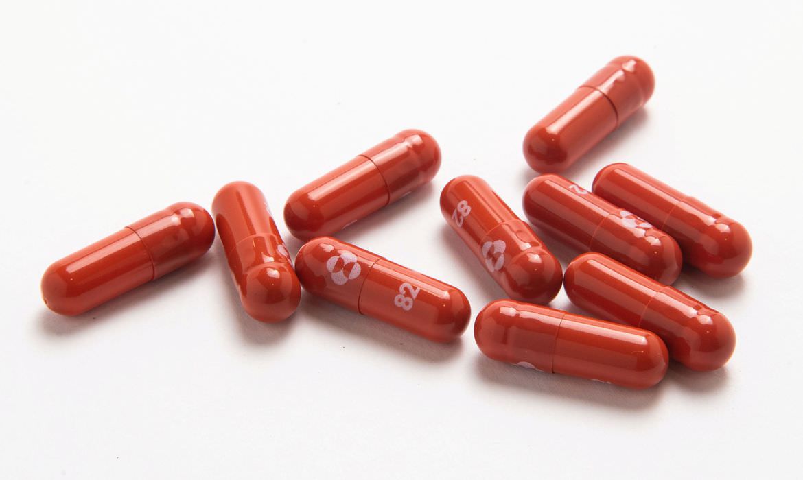 Comprimido antiviral da Pfizer reduz risco de covid-19 grave em 89%