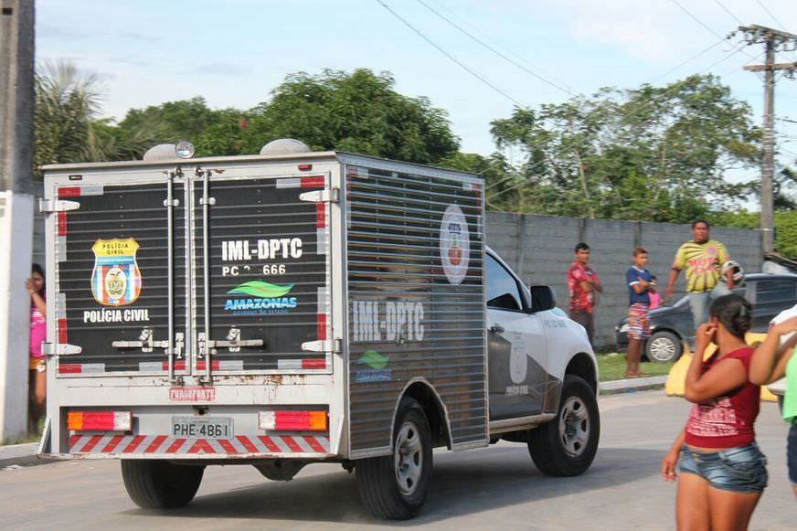 Homem é perseguido, amarrado, assassinado e jogado na calçada em Manaus