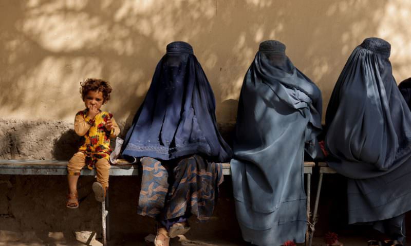 Talibã ordena que mulheres no Afeganistão cubram corpo da cabeça aos pés