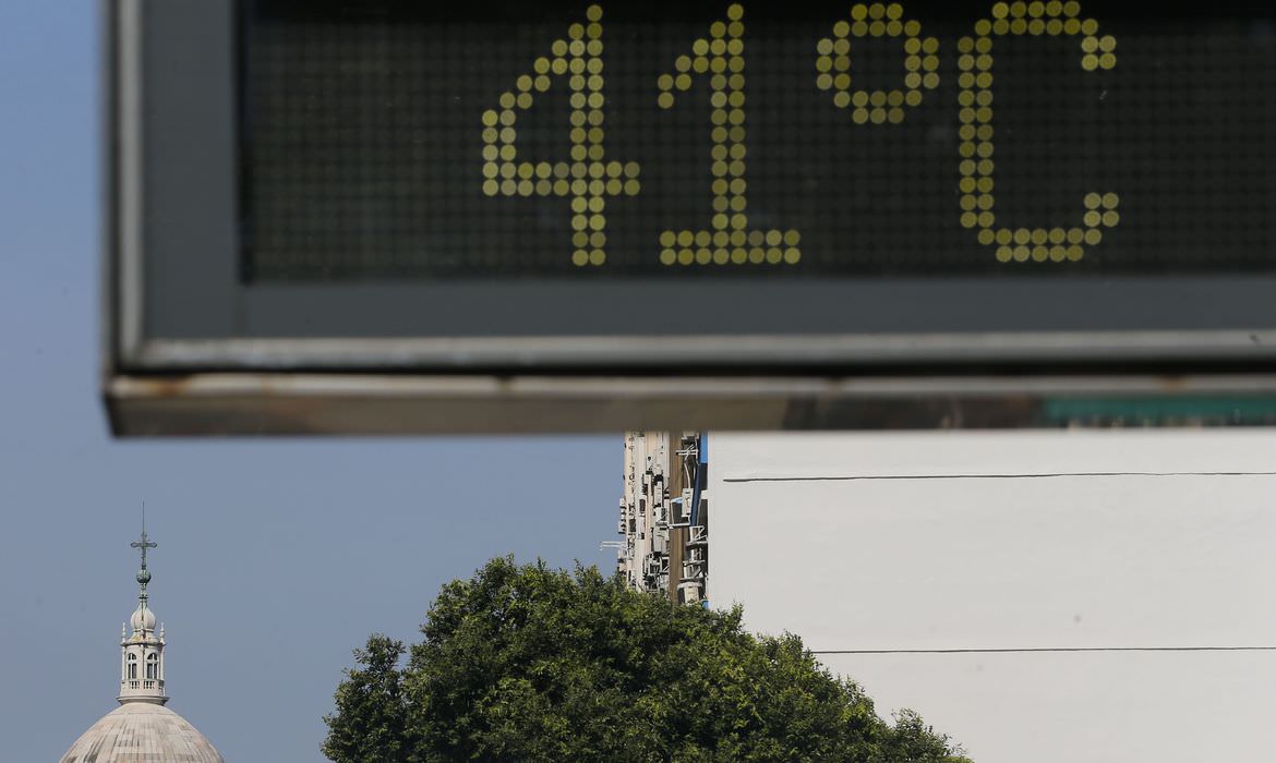 Calor pode afetar 1 bilhão de pessoas se temperatura da Terra subir 2°C