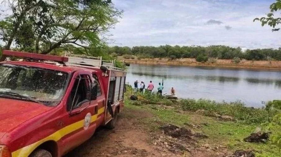Homem se joga em lago para fugir de abelhas e morre ao ser atacado por piranhas