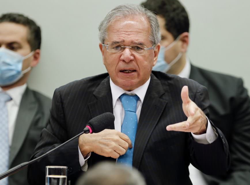 Paulo Guedes fala sobre offshore e sai ileso de depoimento na Câmara