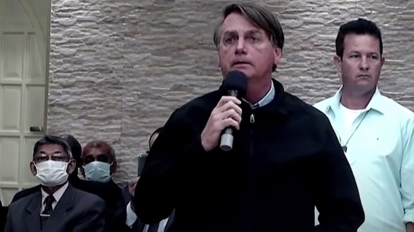 'Poderes vão se adequando à Constituição', diz Bolsonaro