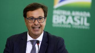 Gilson Machado é barrado por não apresentar comprovante da vacina