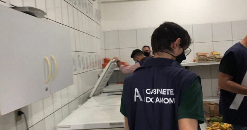Amom diz que Prefeitura de Manaus 'brinca' com dinheiro público