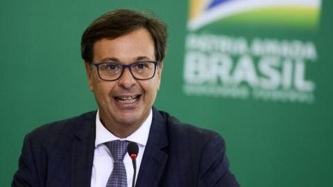 Gilson Machado é barrado por não apresentar comprovante da vacina