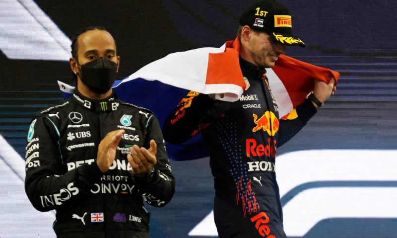 Após derrota de Hamilton, Mercedes protesta e tenta tirar título de Verstappen