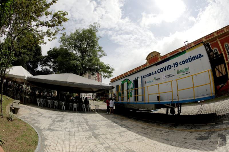 Covid: carreta de vacinação permanece na Praça da Polícia até dia 30