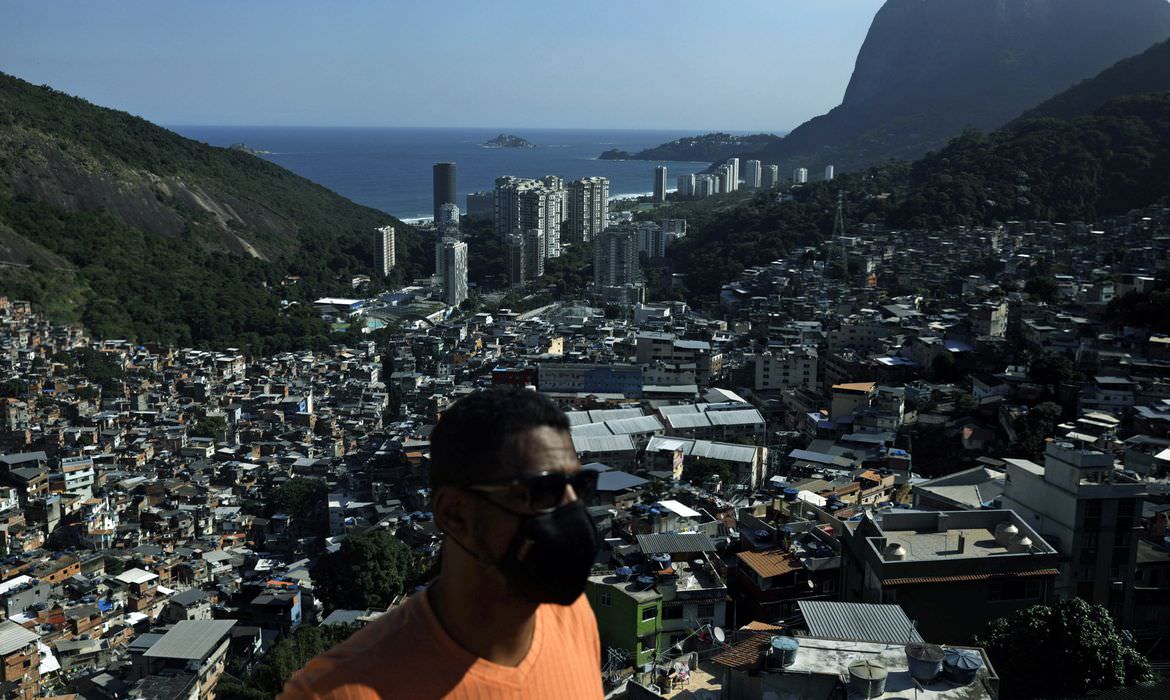 Governo do Rio de Janeiro investiga 43 casos suspeitos da Ômicron
