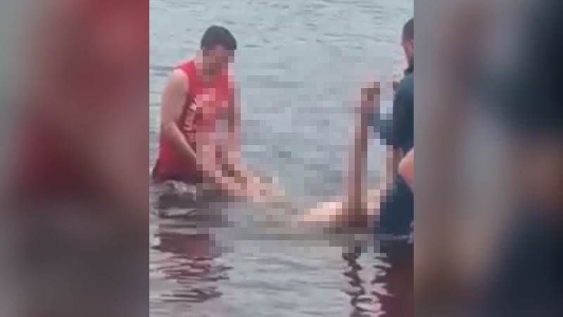 Vídeo: corpo de homem é encontrado boiando no rio em Novo Airão