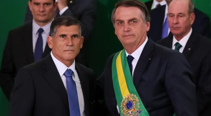 General Santos Cruz chama Lula e Bolsonaro de ‘retrocesso para o Brasil’