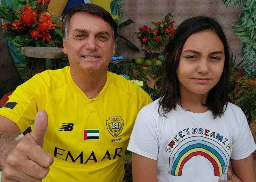 ‘Minha filha não vai se vacinar contra a covid-19’, dispara Bolsonaro