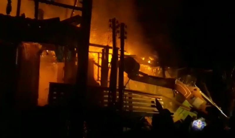 Vídeo: incêndio destrói casas e desespera moradores no Amazonas