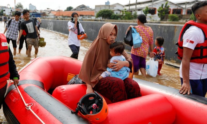 Terremoto de magnitude 7,3 é registrado na Indonésia e alerta para tsunami é emitido