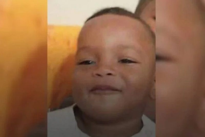 Menino de 2 anos morre com pescoço preso em janela de carro