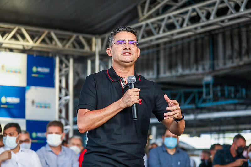 Após cancelar Réveillon, David Almeida é pressionado a usar os R$ 10 milhões para arrumar Manaus