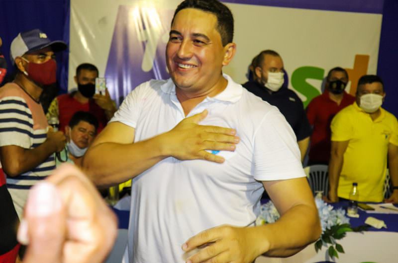 Em Borba, prefeito 'lutador de MMA'  diz que não paga Fundeb para manter salários