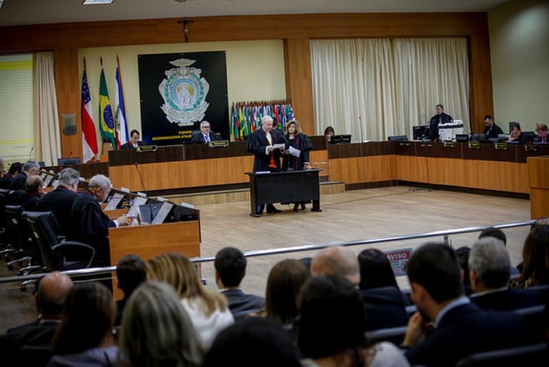 Deputados reajustam para R$ 3,5 mil auxílio-saúde de desembargadores do TJAM