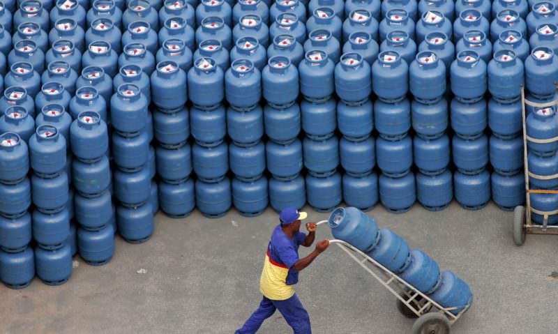 Congresso aprova verba para pagamento do auxílio gás no Brasil