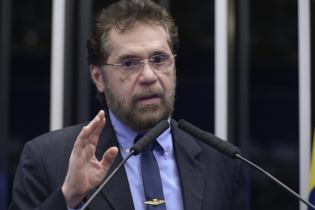 Plínio Valério: 'Arthur e eu estamos muito distantes um do outro'